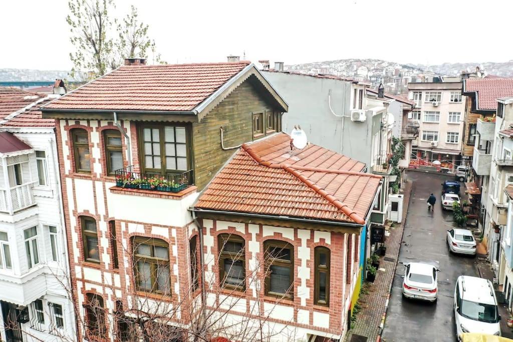 Historical Greco-Ottoman Pavilion Near Tram In Fatih Istanbul Eksteriør bilde