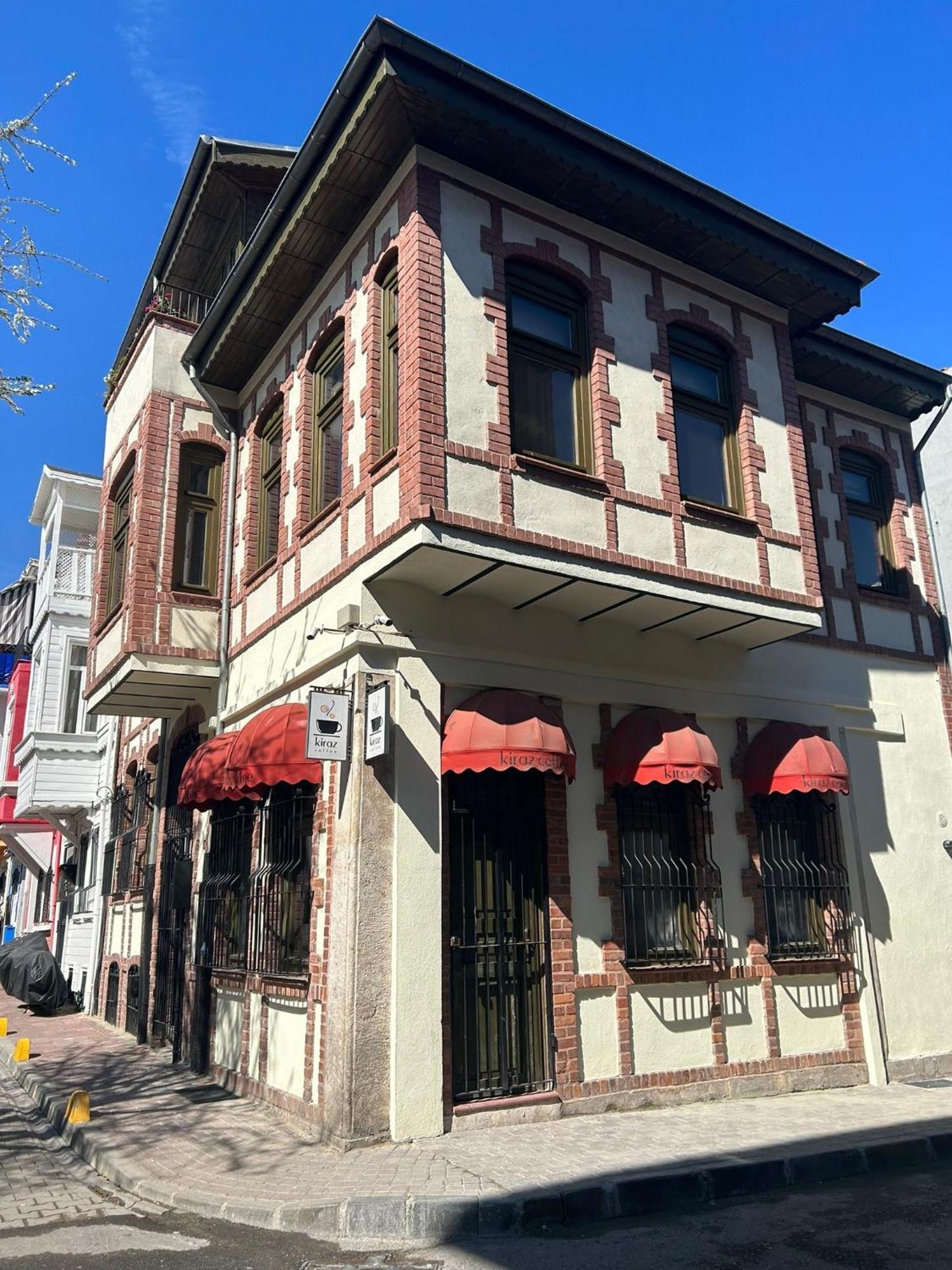 Historical Greco-Ottoman Pavilion Near Tram In Fatih Istanbul Eksteriør bilde